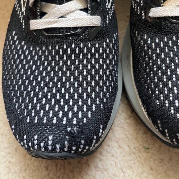 Women's Brooks Levitate 5 Black and White Sneakers Shoes Size 9 - Picture 8 of 9